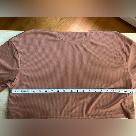 Women’s Brown, Crew Neck, Short Sleeve, Ribbed Crop Top. Brand New-Never Worn. - Picture 3 of 5